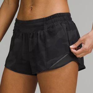 BLACK AND GRAY CAMO Lululemon🍋Hotty Hot Low Rise Lined Shorts🍋